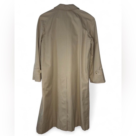 Vintage Burberrys. London Trench Coat - Picture 6 of 10
